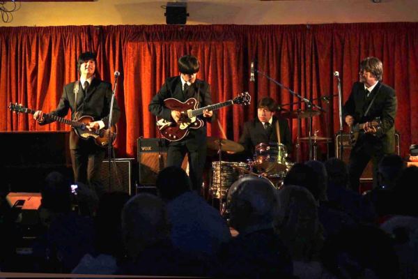 VOX BEATLES-BEATLES TRIBUTE BAND