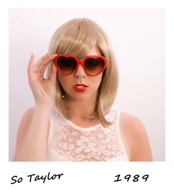 LAUREN PORTER AS TAYLOR SWIFT