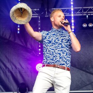 Jon eselle as Olly Murs